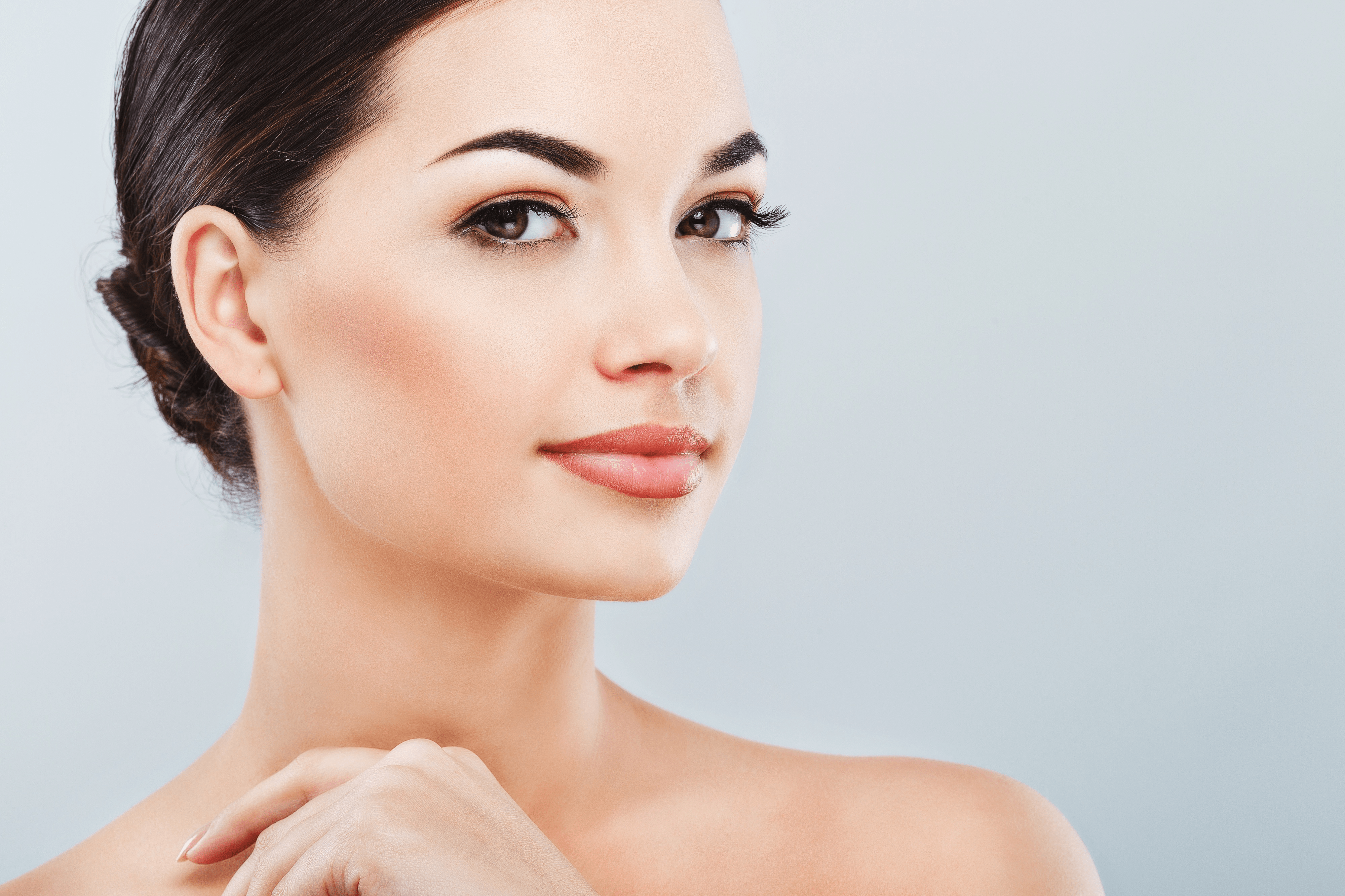 Young woman with SPMU eyebrows and lips wearing blusher